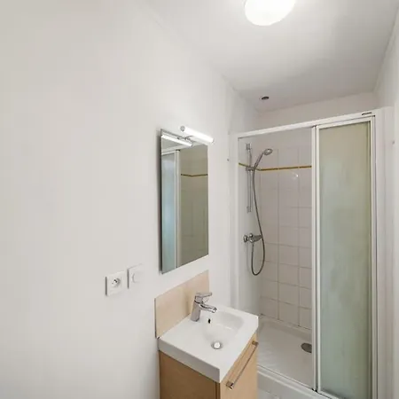 Appartement La Vie En Rose, Calme, 5min Du Centre,parking Facile