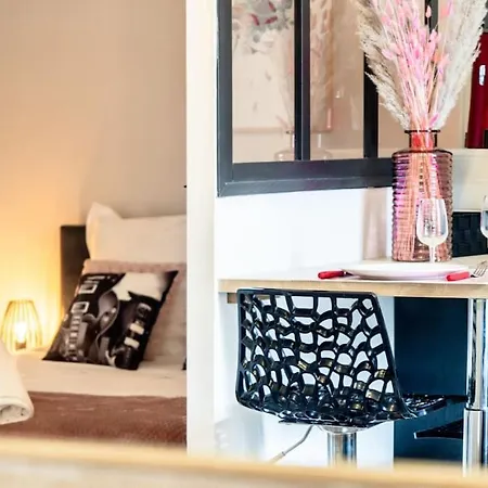 La Vie En Rose, Calme, 5min Du Centre,parking Facile Апартаменти