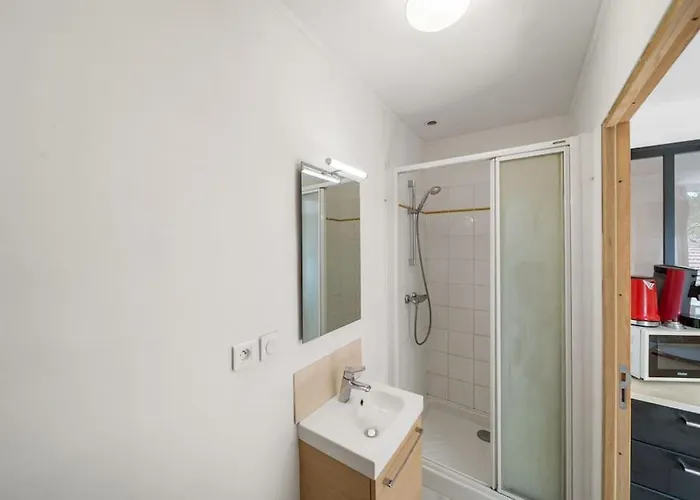 Appartement La Vie En Rose, Calme, 5min Du Centre,parking Facile