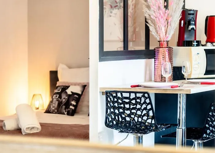 La Vie En Rose, Calme, 5min Du Centre,parking Facile Apartment